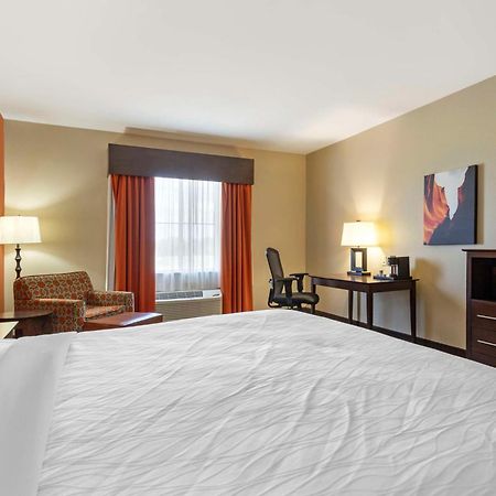 Best Western Plus Longhorn Inn & Suites Luling Exterior photo