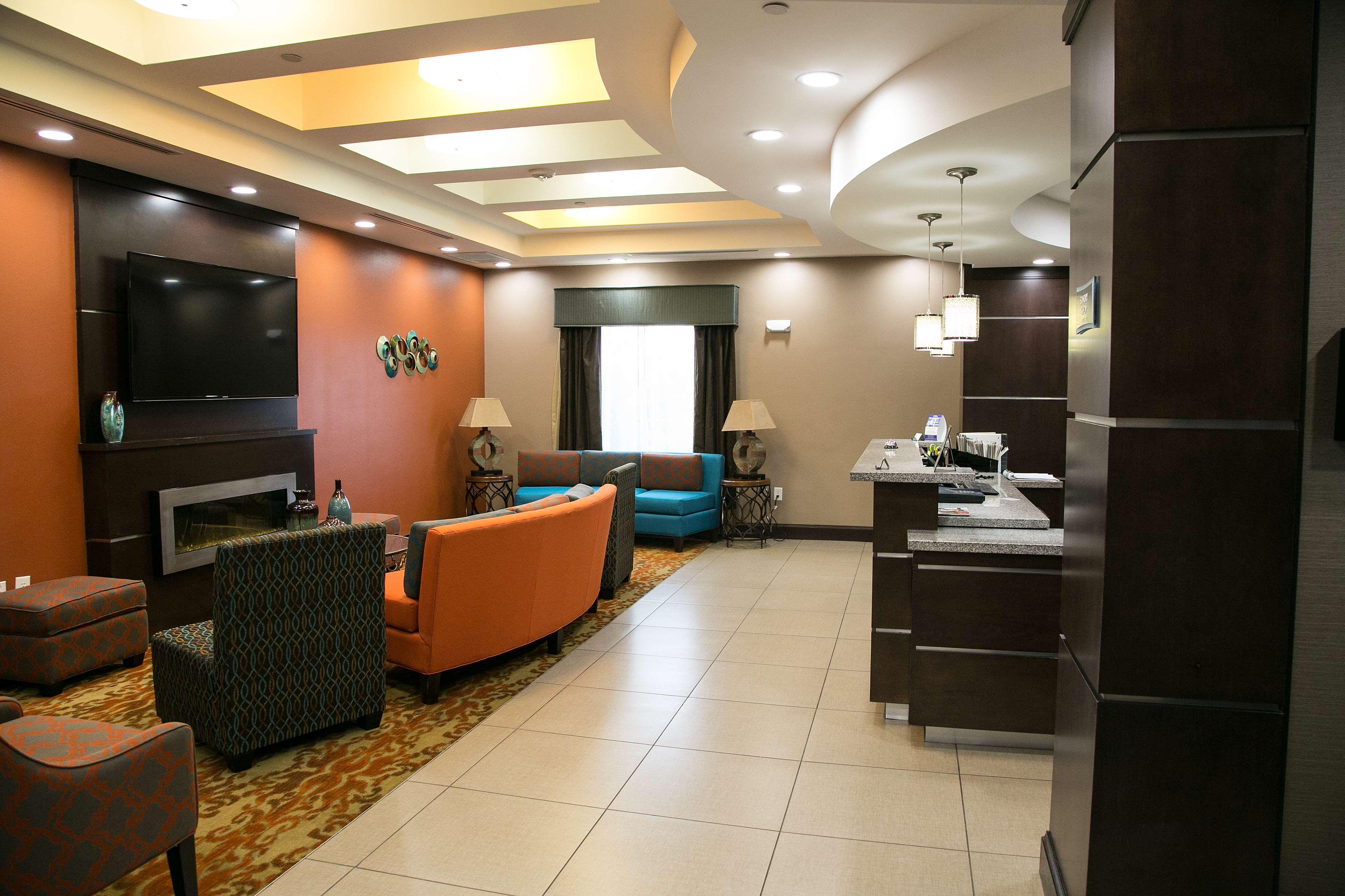Best Western Plus Longhorn Inn & Suites Luling Exterior photo