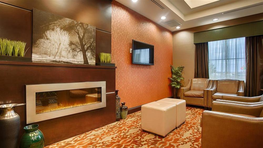 Best Western Plus Longhorn Inn & Suites Luling Interior photo