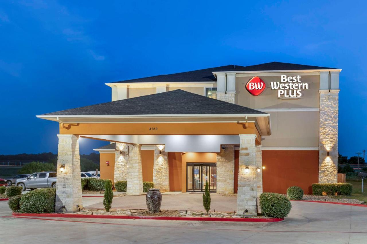 Best Western Plus Longhorn Inn & Suites Luling Exterior photo
