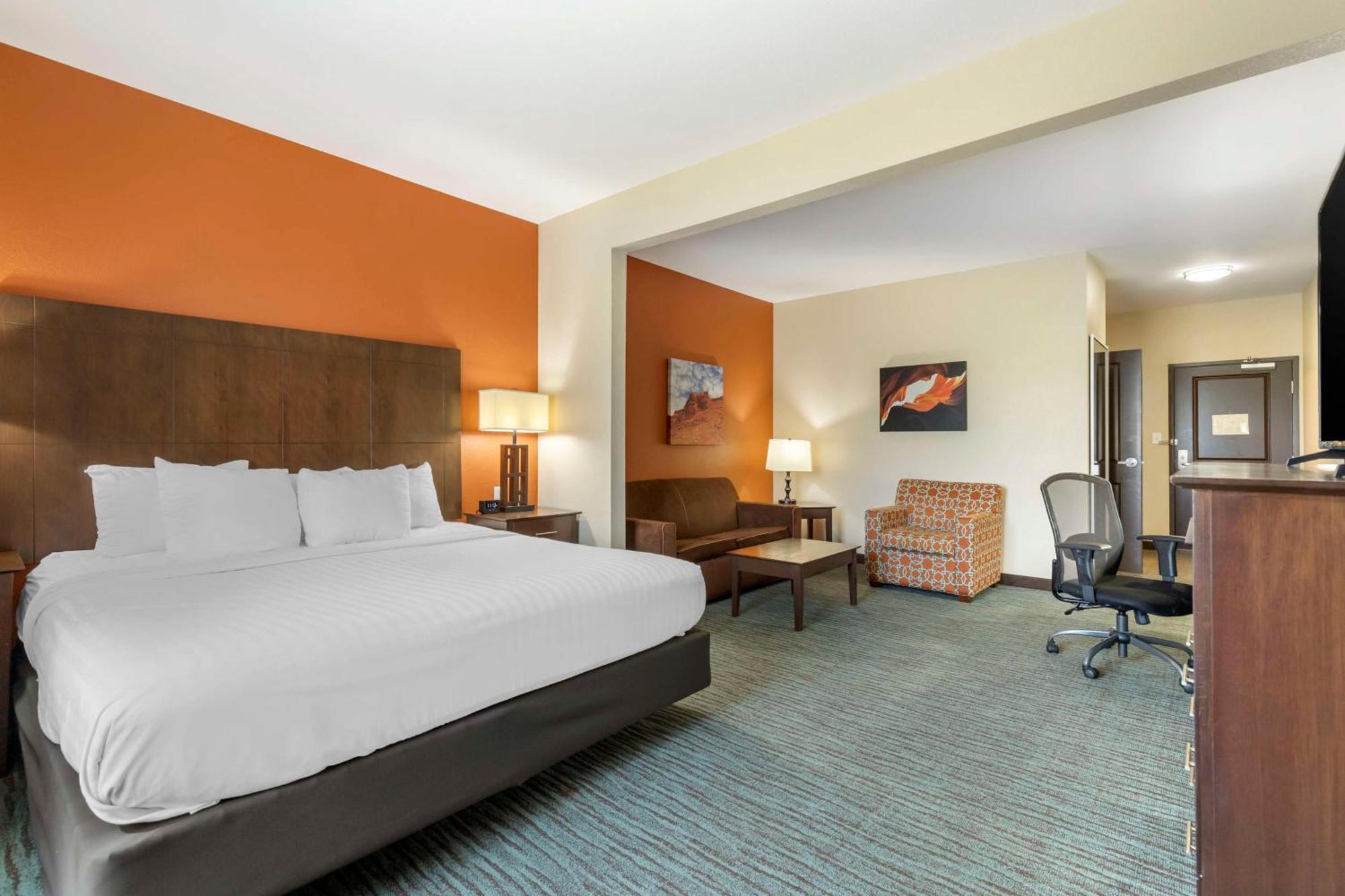 Best Western Plus Longhorn Inn & Suites Luling Exterior photo